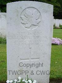 Etaples Military Cemetery - Matthews, A J